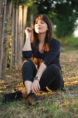 Julie, 25