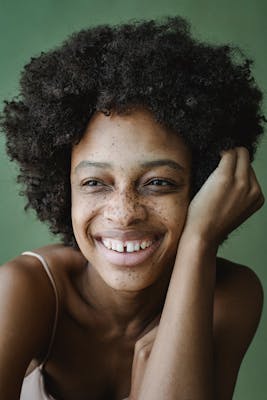 Chloé, 23
